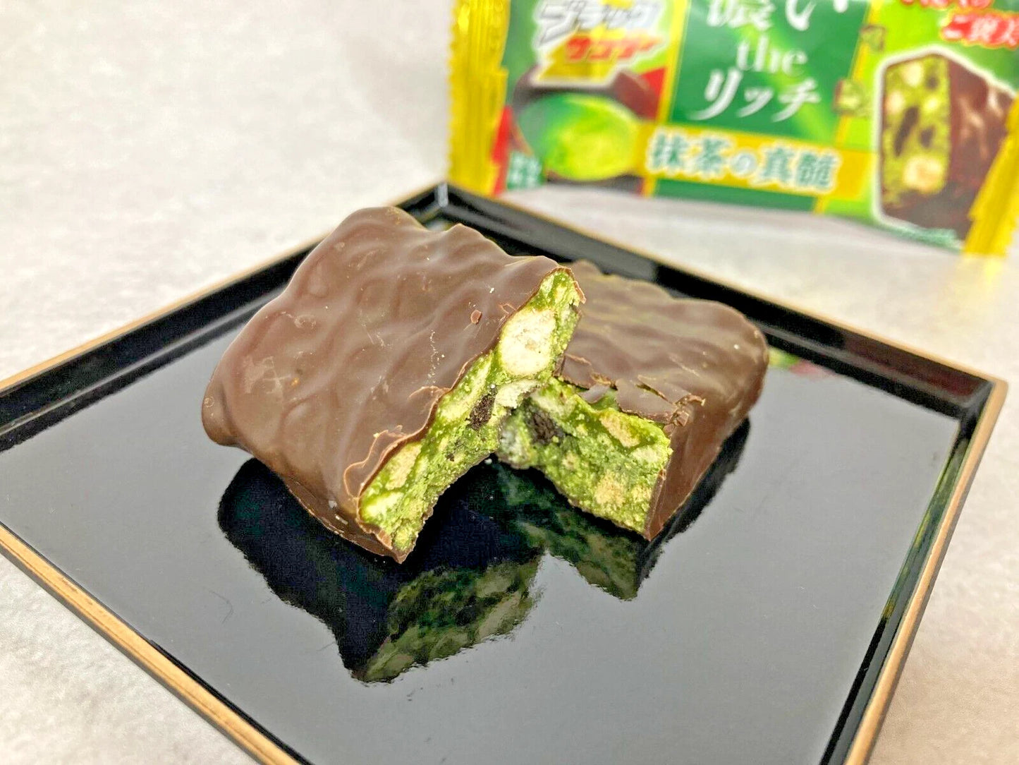 Yuraku Chocolate Bar with Rich Matcha